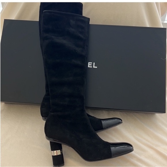 CHANEL 00A patent suede square toe tall Boots
Size 35 5 - Picture 9 of 10